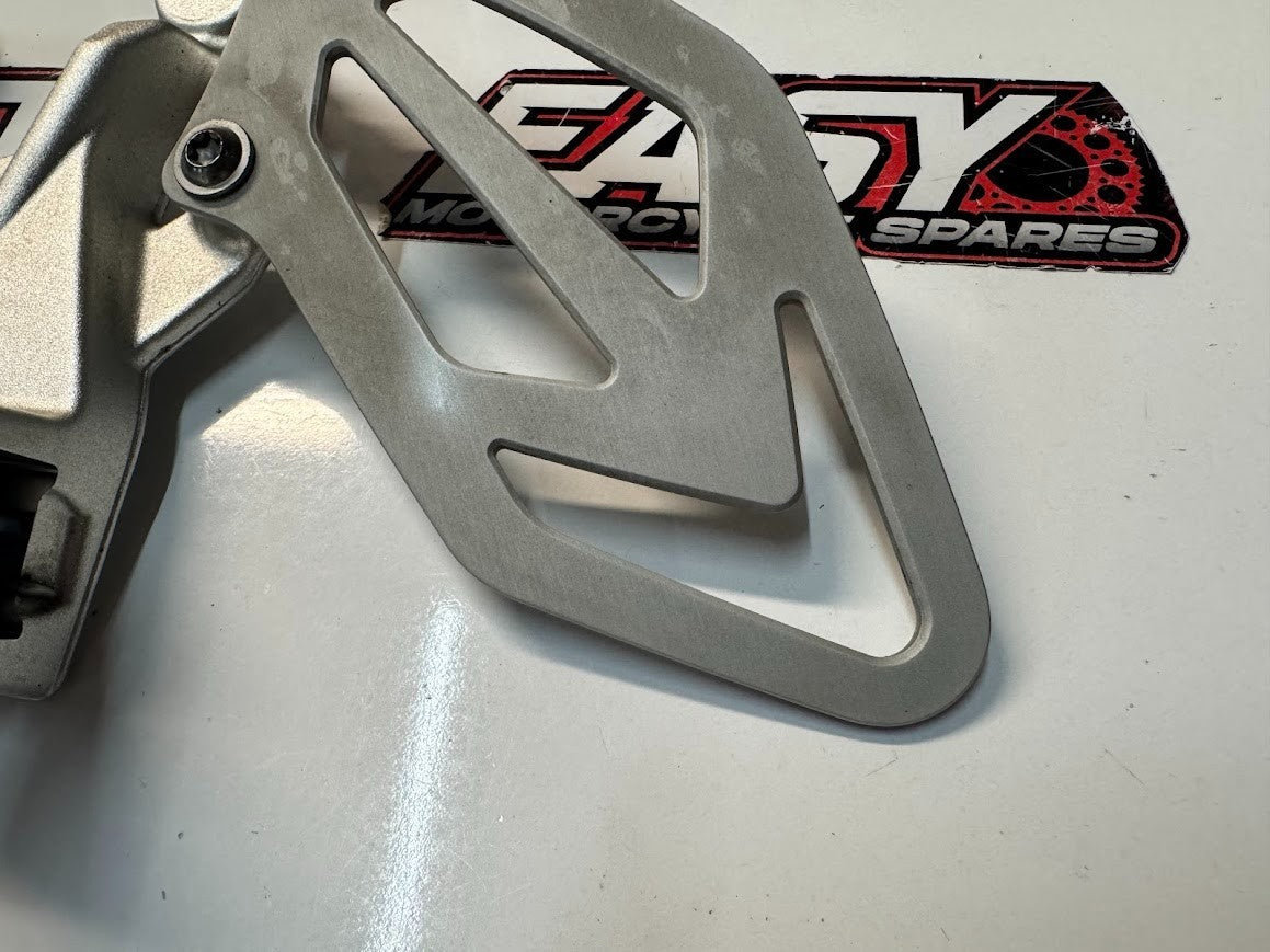 BMW S1000RR 2016 LH Foot Peg Bracket Rear Set OEM Genuine K46 46717728307