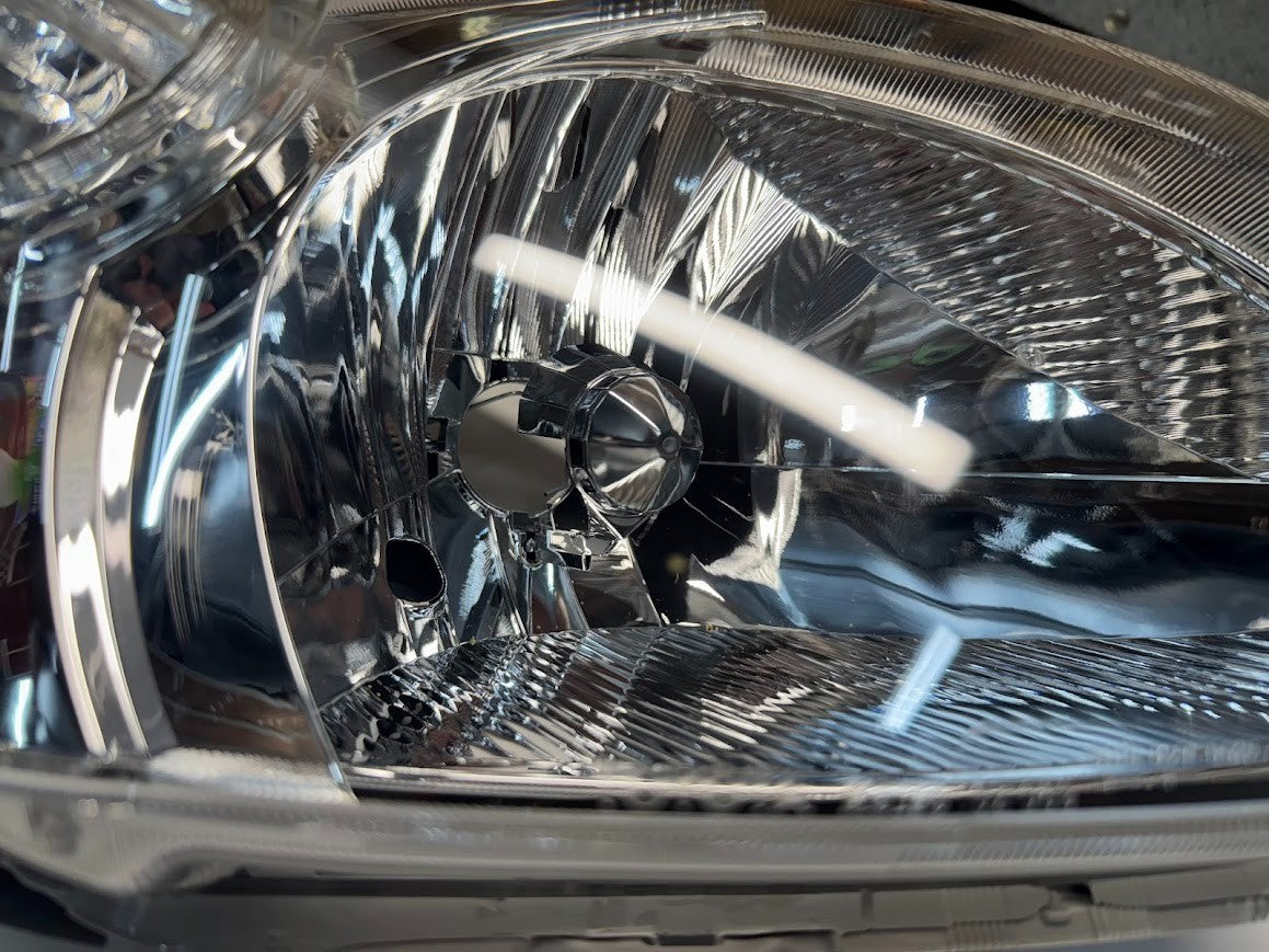 RH Headlamp Unit Assy 81130-52310 Toyota Echo 4 door sedan 8/02-9/05 NEW