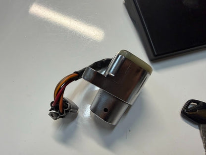 ECU Ignition Lockset Suzuki Boulevard C109R VLR 1800 T 2008-2012 OEM 32920-22H01