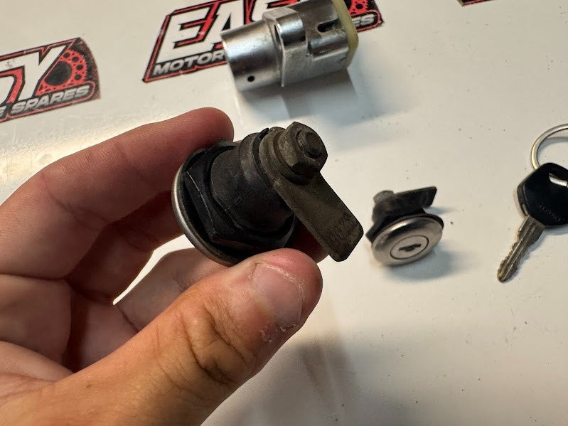 Suzuki VL 1500 Intruder 2001-2003 Ignition Lockset Key OEM Genuine 37000-26841