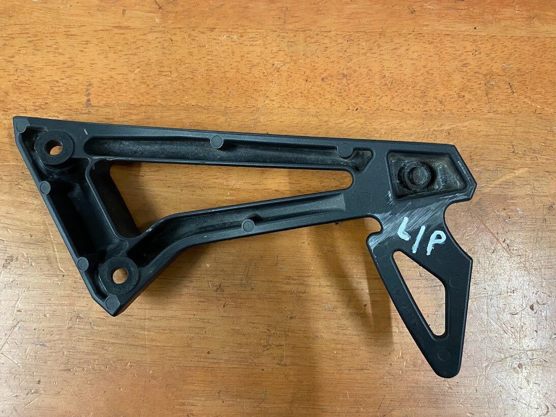 LH Pillion Peg Bracket Yamaha FZ6-S 2006