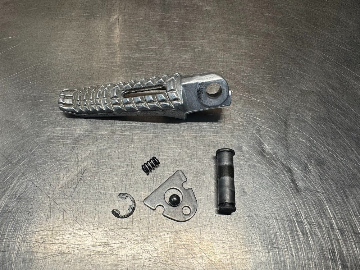 Suzuki GSXR 1000 2005-2008 RH Pillion Peg OEM Genuine 43611-41G00