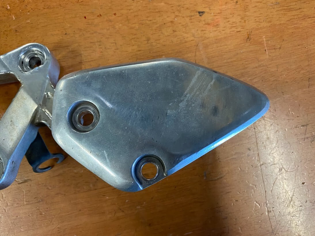 RH Riders Peg Bracket Yamaha FZS 600 1998