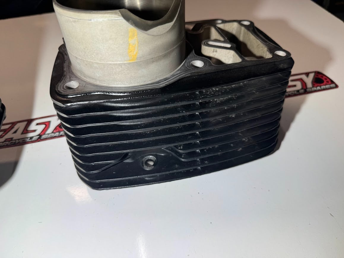 Suzuki VL 1500 Intruder 1998-2004 Cylinder Barrel Set OEM Genuine