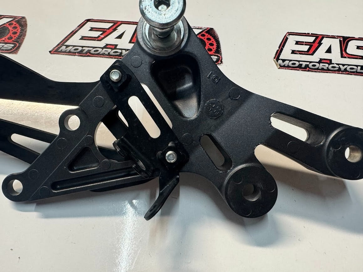 Yamaha YZF R7 2022-2025 RH Foot Peg Bracket Rear Set OEM Genuine BEB-27443-00