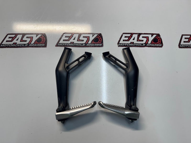 Yamaha YZF R1 2015-2025 LH RH Pillion Pegs & Brackets OEM Genuine 2CR-2741L-01