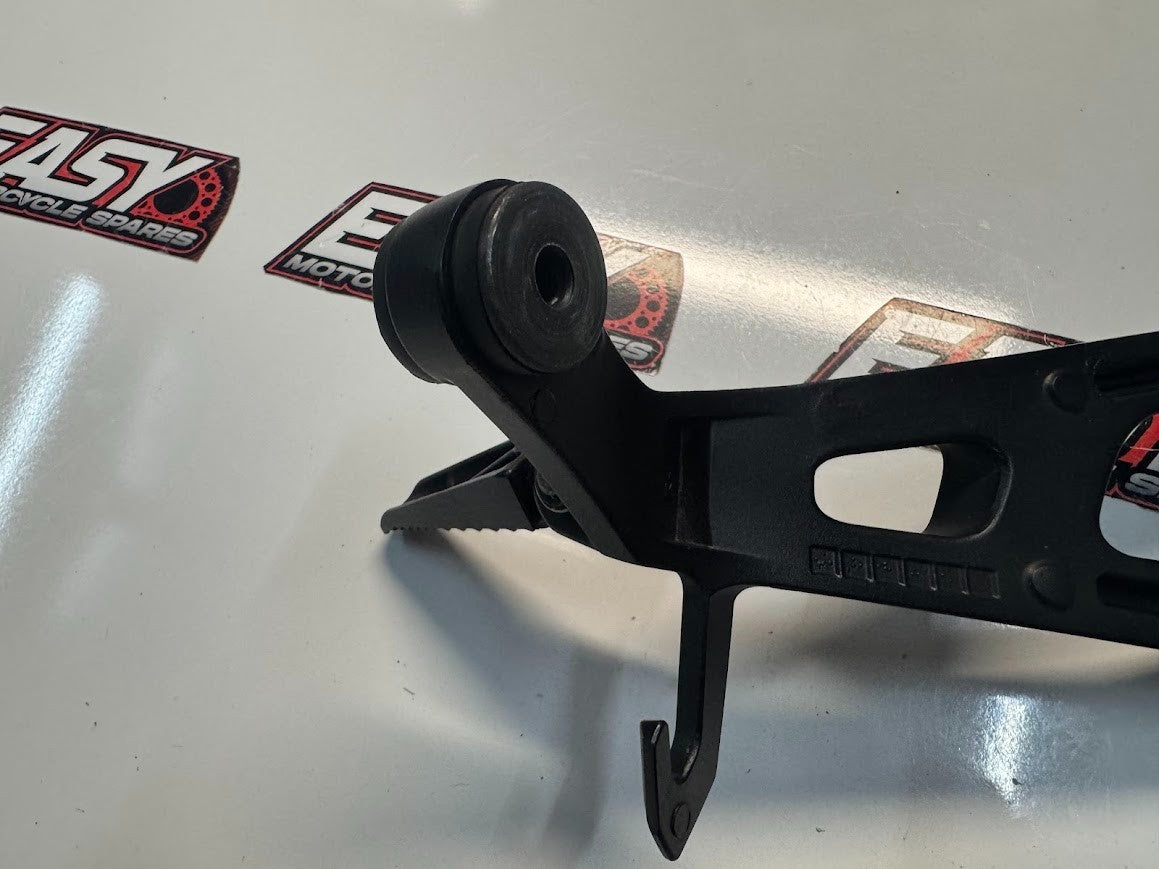 Suzuki GSXR 1000 2009-2016 RH Pillion Peg & Bracket OEM Genuine 43600-47H40