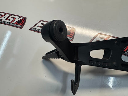 Suzuki GSXR 1000 2009-2016 RH Pillion Peg & Bracket OEM Genuine 43600-47H40