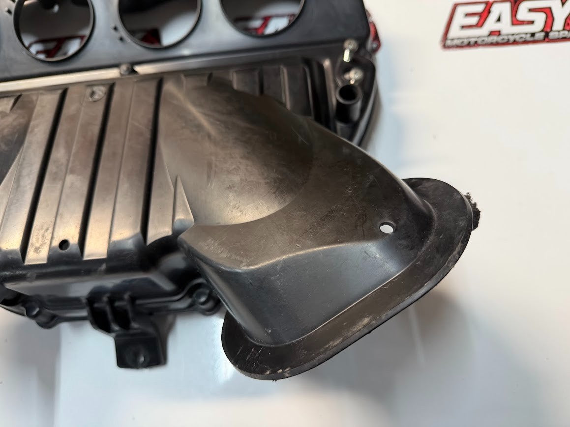 Airbox Cleaner Case Lower Suzuki GSXR 1000 2007-2008 OEM 13700-21H00 #2