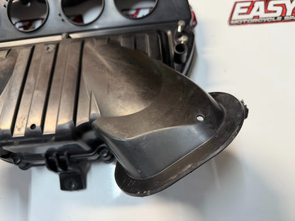 Airbox Cleaner Case Lower Suzuki GSXR 1000 2007-2008 OEM 13700-21H00 #2