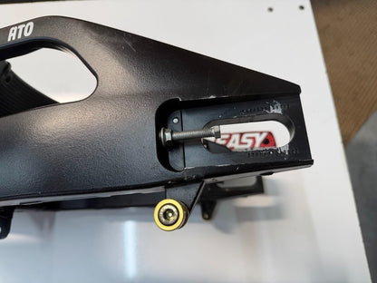Swing Arm Suzuki GSXR 1000 2007-2008 OEM 61000-21H00-YAP Swingarm