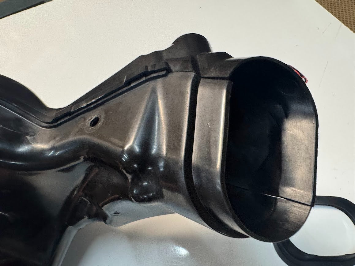 Suzuki GSXR 1000 2007-2008 Air Intake Duct Pair OEM Genuine 94420-21H00