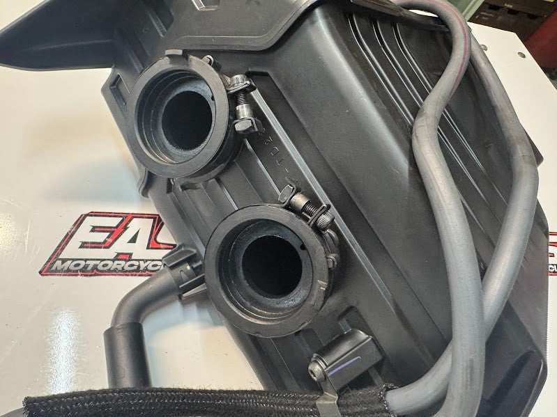 Yamaha YZF R7 2022-2025 Airbox Complete OEM Genuine 1WS-14401-00