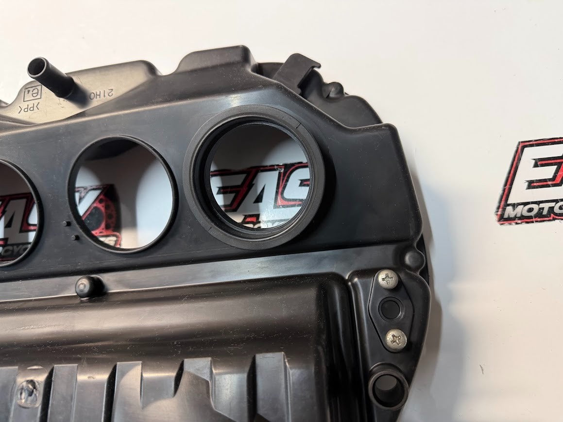 Airbox Cleaner Case Lower Suzuki GSXR 1000 2007-2008 OEM 13700-21H00 #1