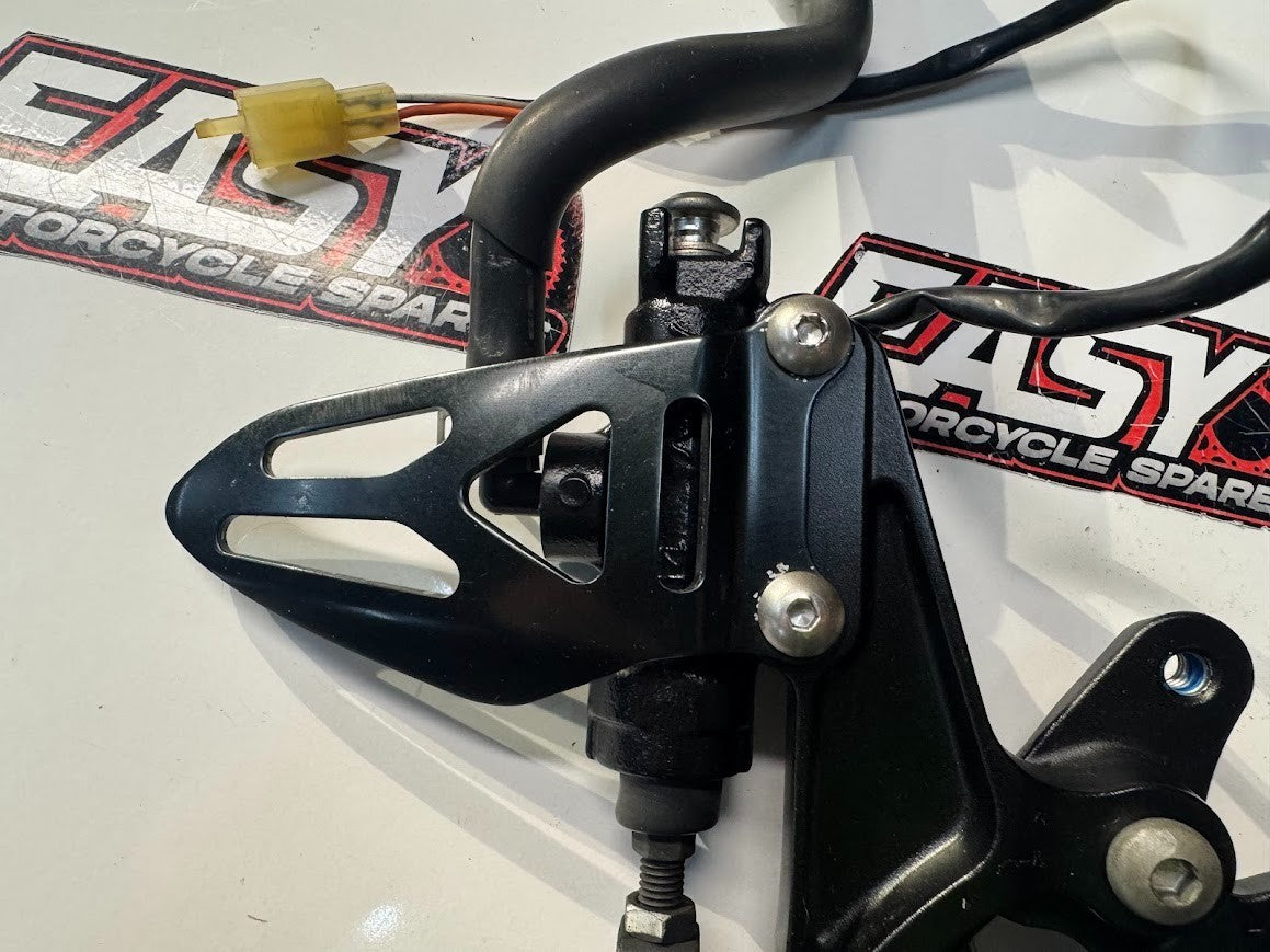 Suzuki GSXR 1000 2015-2016 RH Rear Set Foot Rest Peg Complete OEM 43541-47H10