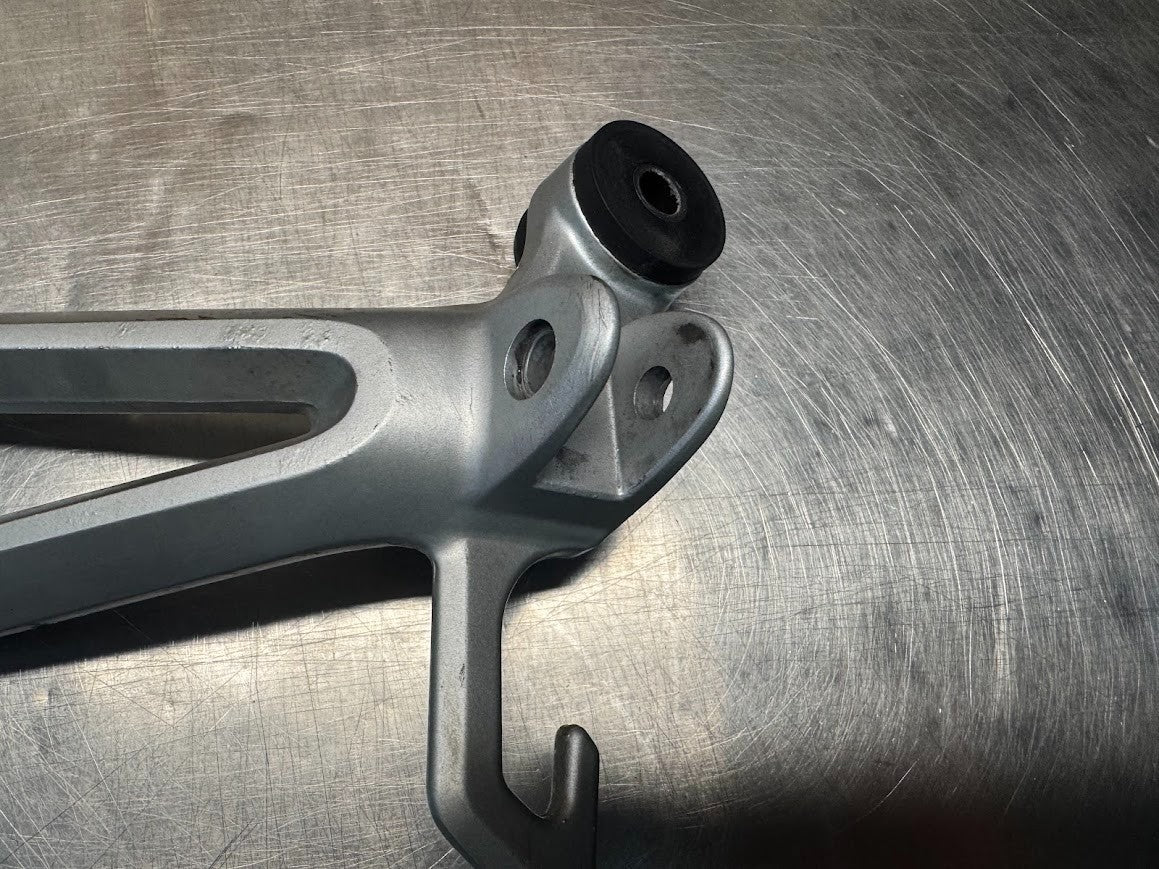 Suzuki GSXR 1000 2005-2006 RH Pillion Peg Bracket OEM Genuine 43600-41G00