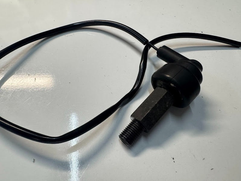 Kawasaki Vulcan VN900 Classic 2006-2022 Oil Pressure Switch OEM 27010-1313