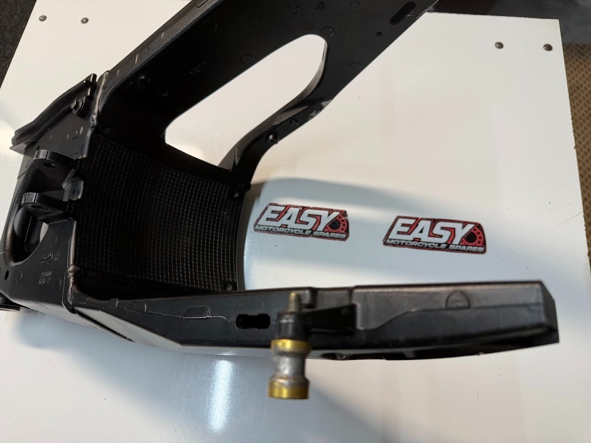 Swing Arm Suzuki GSXR 1000 2007-2008 OEM 61000-21H00-YAP Swingarm