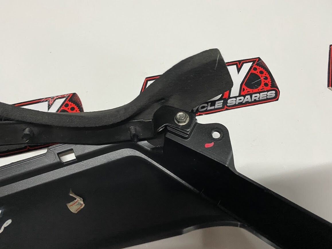 Centre Cowling Fin Kawasaki Ninja 650L 2013 55028-0372