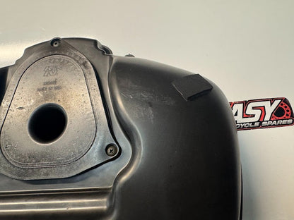 Suzuki VL 1500 Intruder 1998-2004 Airbox Cleaner Assy OEM Genuine 13700-10F01