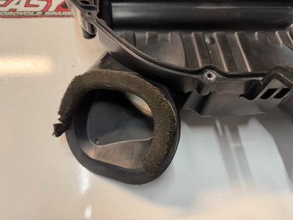Airbox Cleaner Case Lower Suzuki GSXR 1000 2007-2008 OEM 13700-21H00 #2