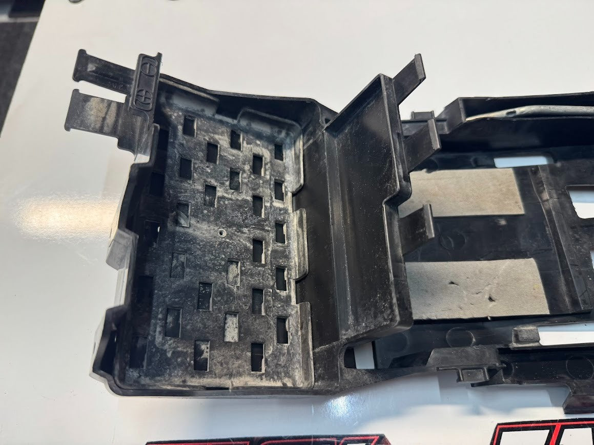 Rear Fender Battery Tray Suzuki GSXR 1000 07-08 2008 63111-21H00