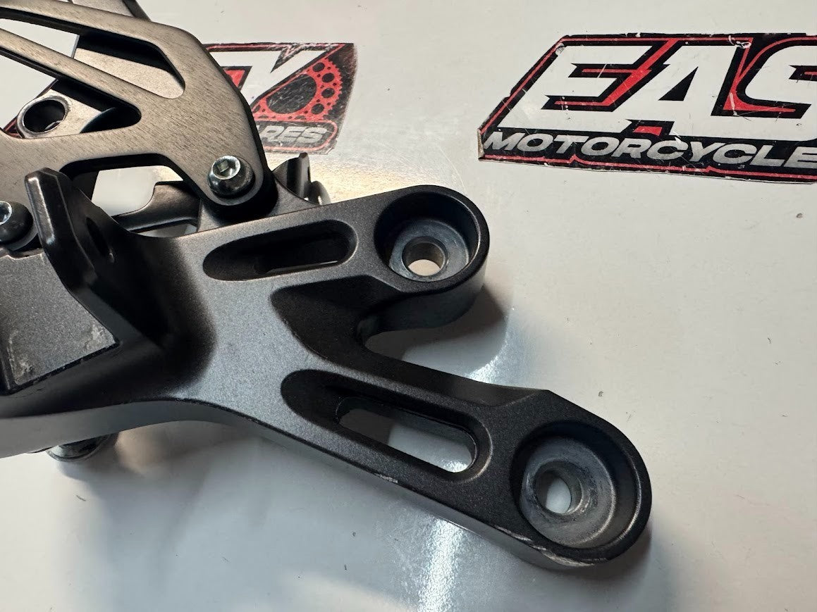 Yamaha YZF R7 2022-2025 RH Foot Peg Bracket Rear Set OEM Genuine BEB-27443-00