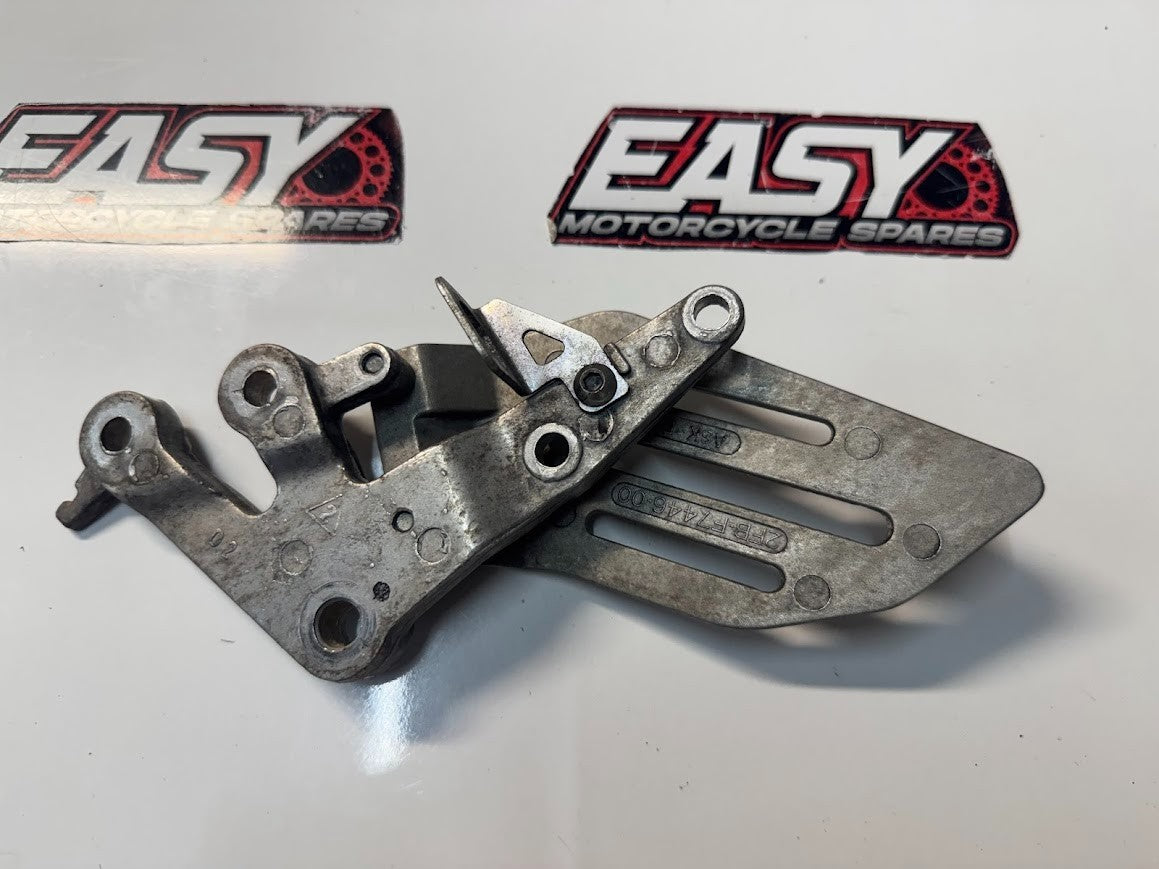 Yamaha YZF R15 2011-2018 OEM Genuine RH Foot Peg Bracket 20P-F7443-00