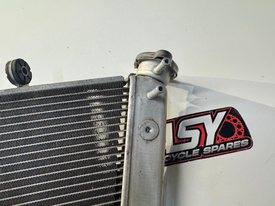 Suzuki GSXR 1000 2009-2016 Radiator OEM Genuine 17710-47H10