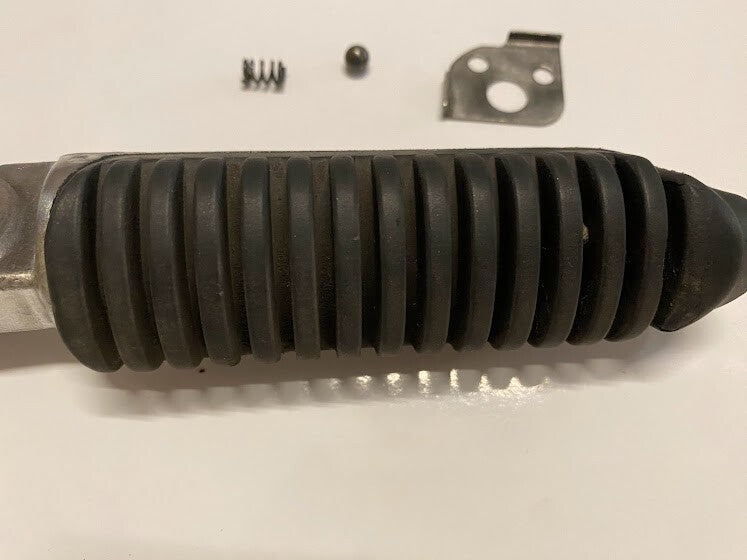 RH Pillion Peg Suzuki GSX 750F 04-06 2004 43610-08F00