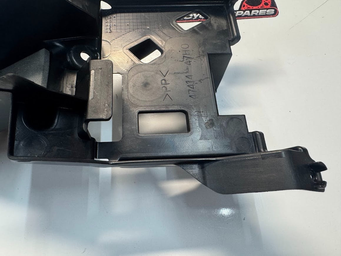 Suzuki GSXR 1000 2009-2016 Inner Parts Holder Bracket OEM Genuine 47414-47H00