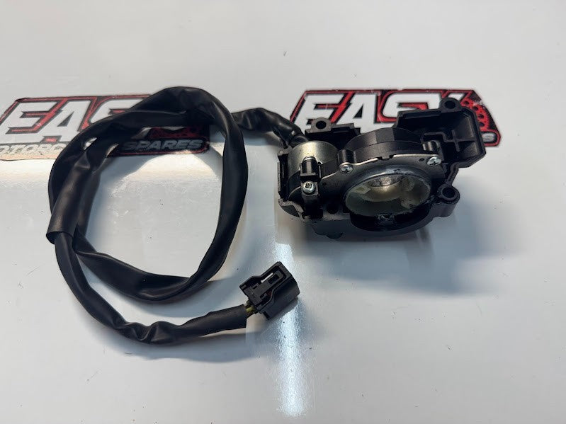 Yamaha YZF R1 2020-2025 RH Half Switch Block Throttle OEM Genuine B3L-8291R-03