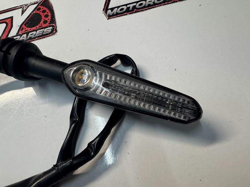Yamaha YZF R7 2022-2025 RH Rear Blinker Indicator OEM Genuine B7N-83340-01