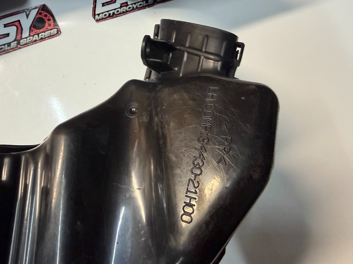 Air Intake Ducts Suzuki GSXR 1000 2007-2008 OEM 94420-21H00