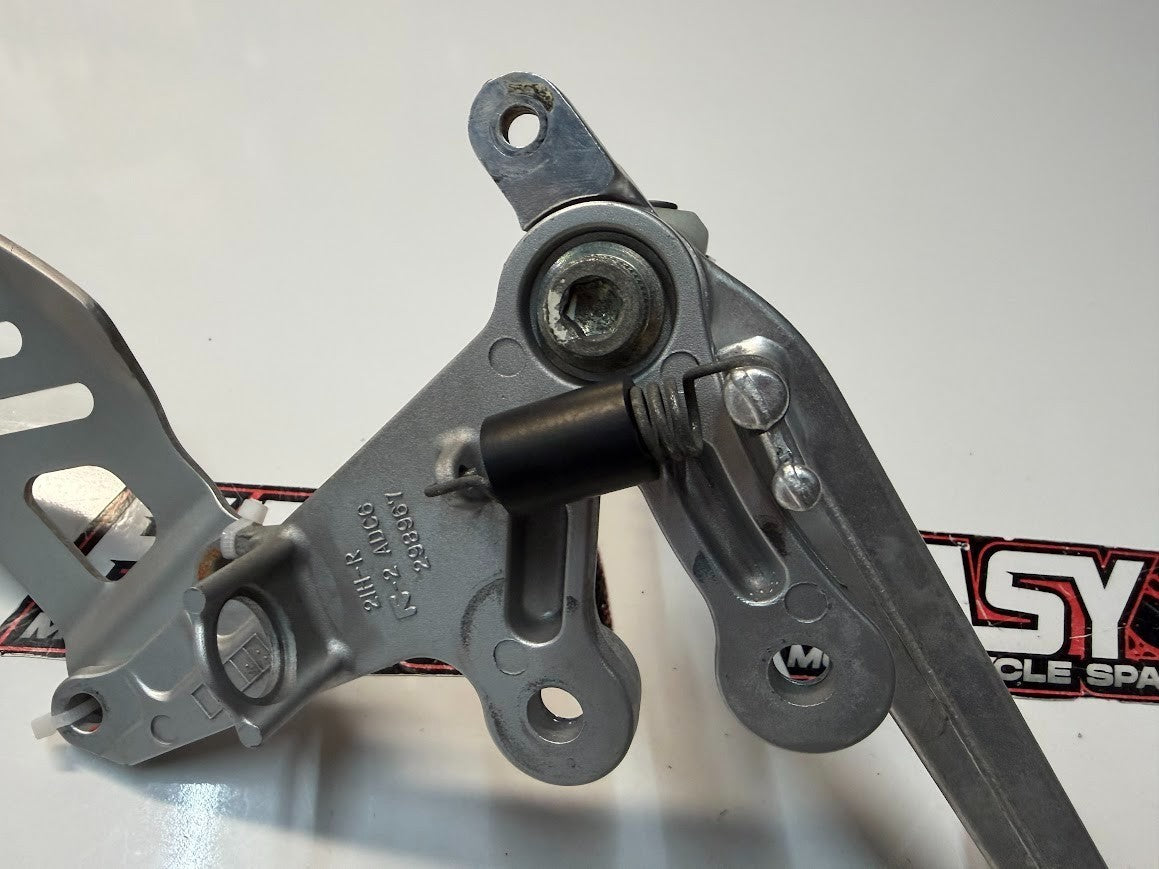 RH Footrest Peg Rear Set Suzuki GSXR 1000 2007-2008 OEM 43511-21H00