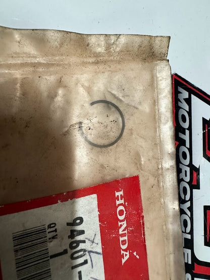 Honda CLIP, PISTON PIN (15MM) 94601-15000