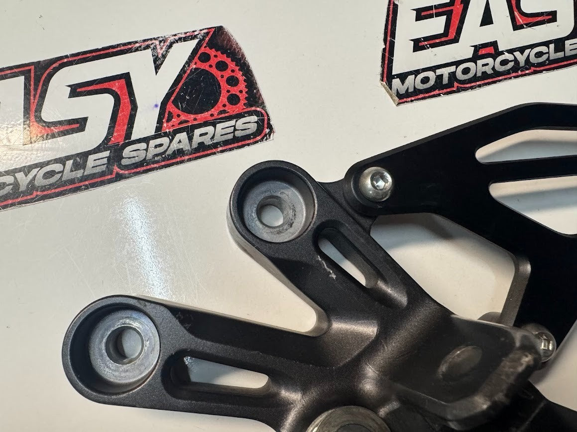 Yamaha YZF R7 2022-2025 LH Foot Peg Bracket Rear Set OEM Genuine BEB-27442-00