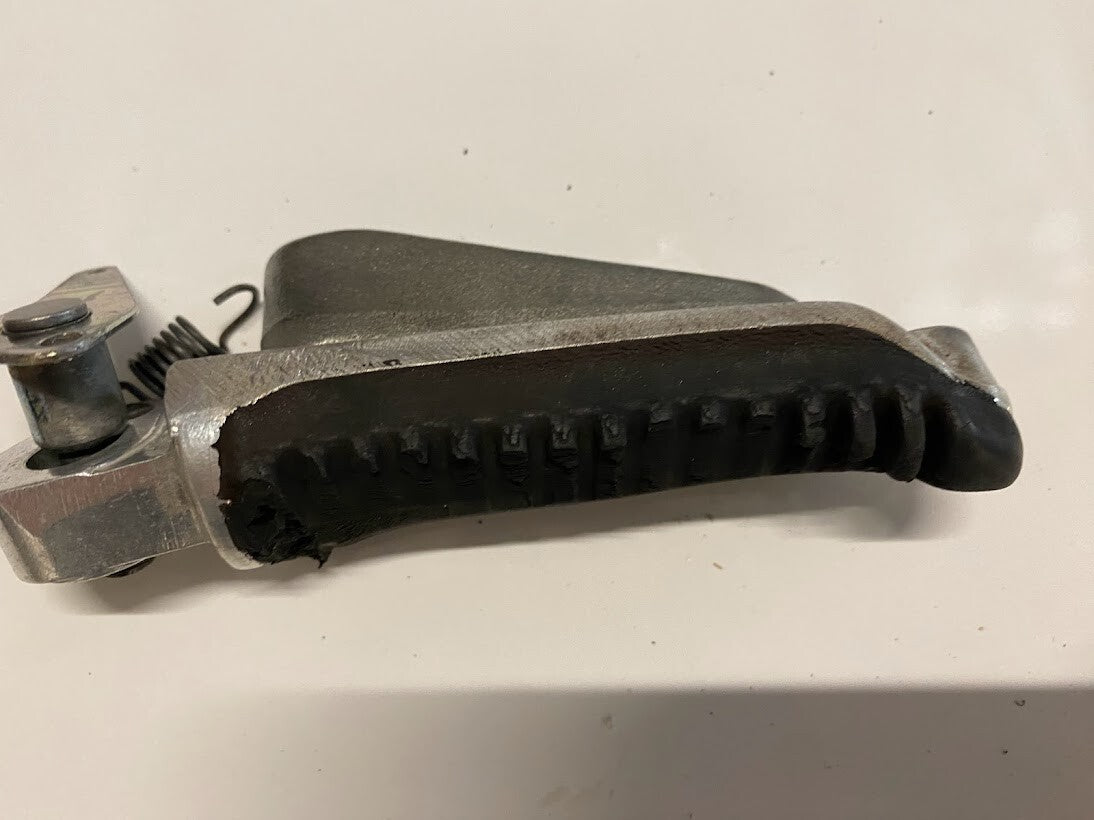 LH Riders Peg Suzuki GSX 750F 98-06 2004 43520-20C00