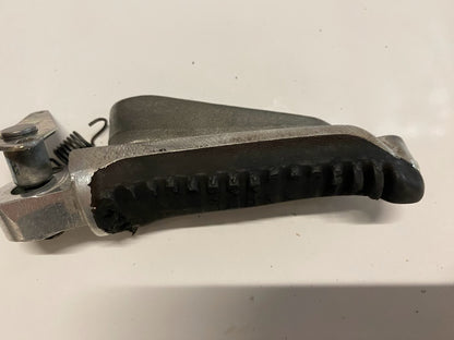 LH Riders Peg Suzuki GSX 750F 98-06 2004 43520-20C00