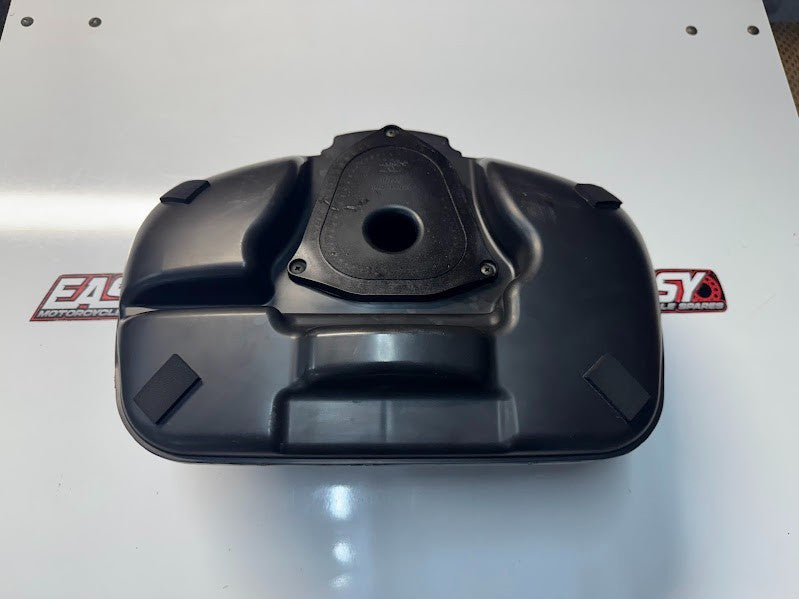 Suzuki VL 1500 Intruder 1998-2004 Airbox Cleaner Assy OEM Genuine 13700-10F01