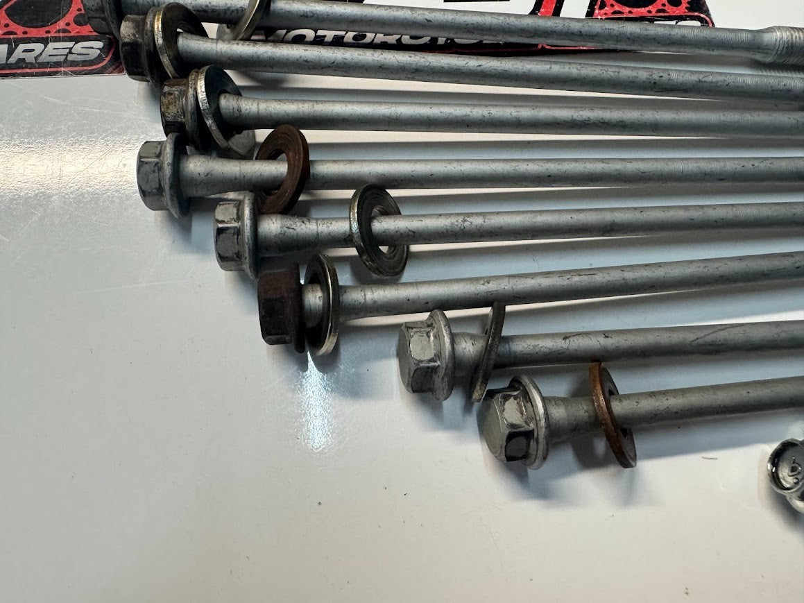 Suzuki VL 1500 Intruder 2003 Cylinder Head Bolts OEM Genuine