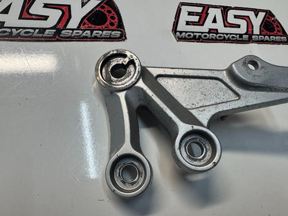 Suzuki GSXR 1000 2007-2008 RH Foot Peg Bracket OEM Genuine 43511-21H00