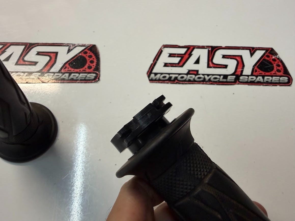 Throttle Tube & Grips Suzuki GSXR 1000 2008-2025 OEM 57110-21H02