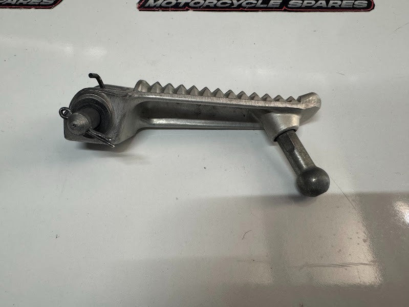 Yamaha YZF R1 2007-2011 RH Foot Peg OEM Genuine 5JJ-27461-00