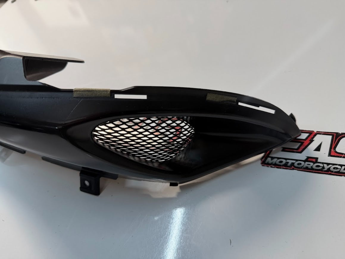 RH Air Intake Fairing Cover Suzuki GSXR 1000 2005-2006 OEM 94670-41G00-YHF