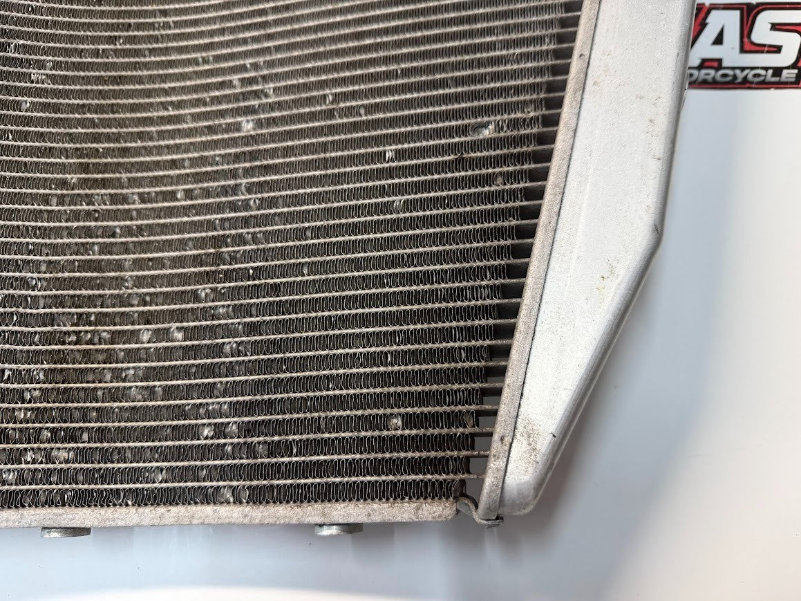 Radiator Cooling Suzuki GSXR 1000 2007-2008 OEM 17710-21H00