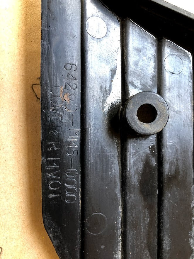 Cover R Pivot Honda CBR 1000 F 87-88 1987 64280-MM5-0000