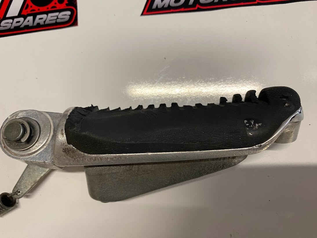 LH Riders Peg Suzuki GSX 750F 98-06 2004 43520-20C00