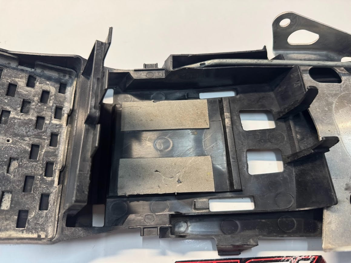 Rear Fender Battery Tray Suzuki GSXR 1000 07-08 2008 63111-21H00