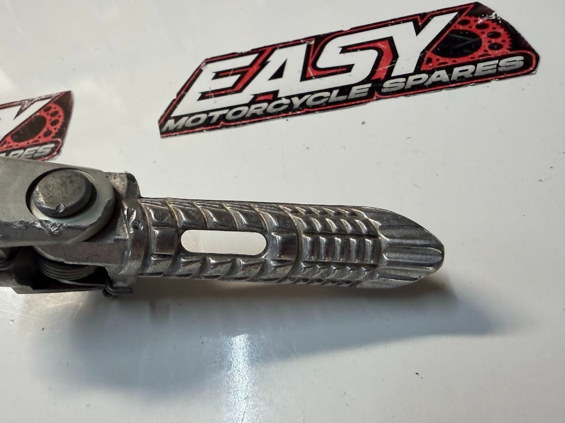 RH Riders Foot Peg Suzuki GSXR 1000 2005-2008 OEM 43516-41G00